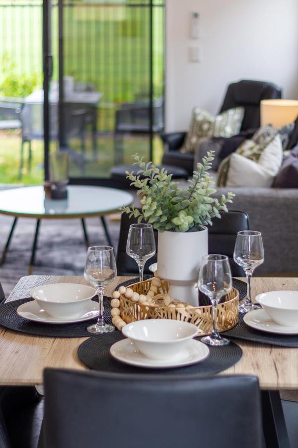 Appartement Peaceful Park View Townhouse 2 Bed W/Carpark à Christchurch Extérieur photo